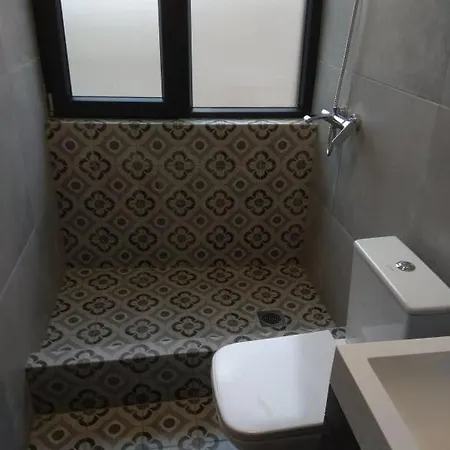 Extra Urban Industrial Studio Apartment *